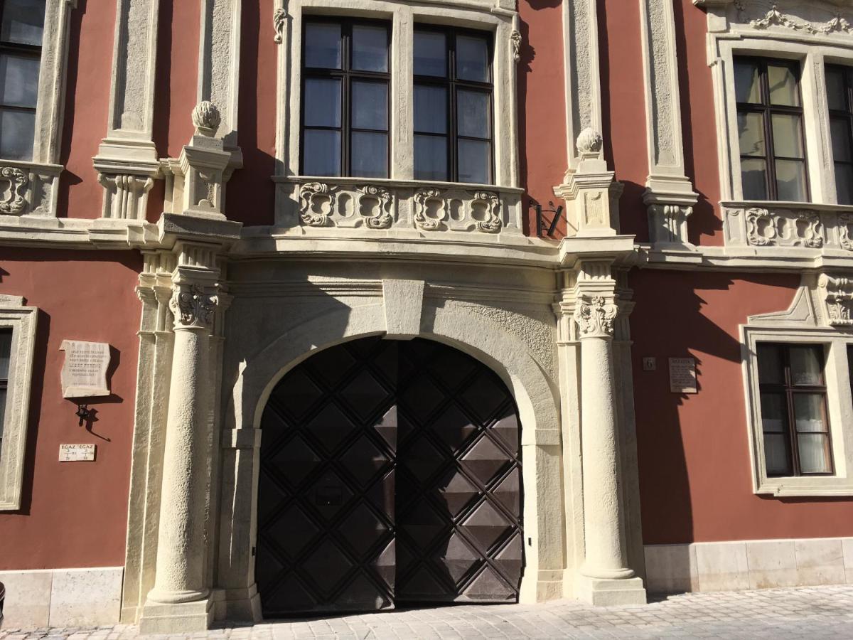 Enjoy Apartman Шопрон Екстер'єр фото