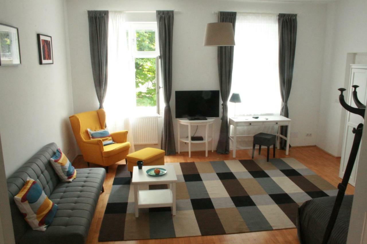 Enjoy Apartman Шопрон Екстер'єр фото